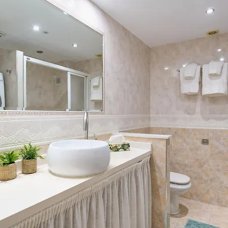 Kosta Homes - Pyr And Pool 푸엔히롤라