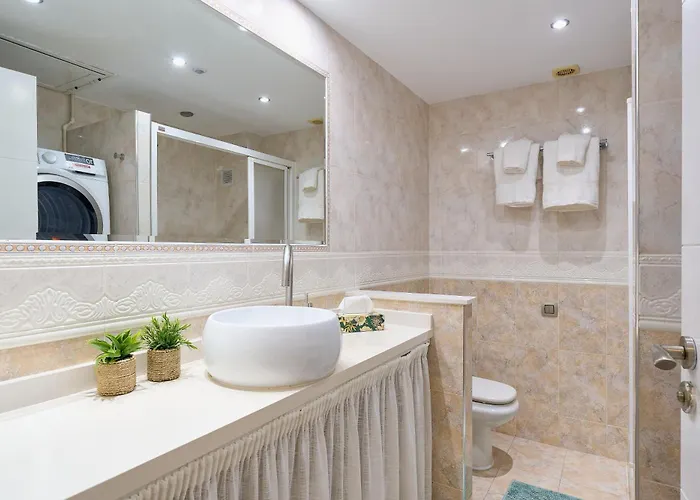 Kosta Homes - Pyr And Pool 丰希罗拉