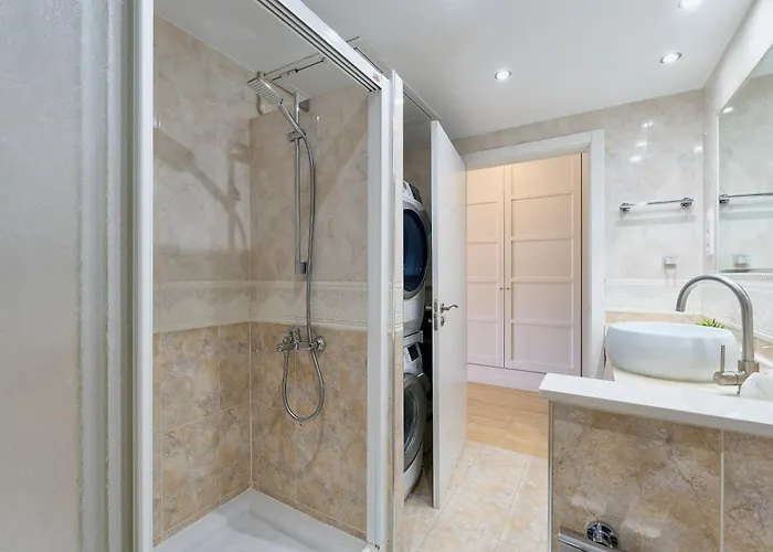 Kosta Homes - Pyr And Pool 丰希罗拉